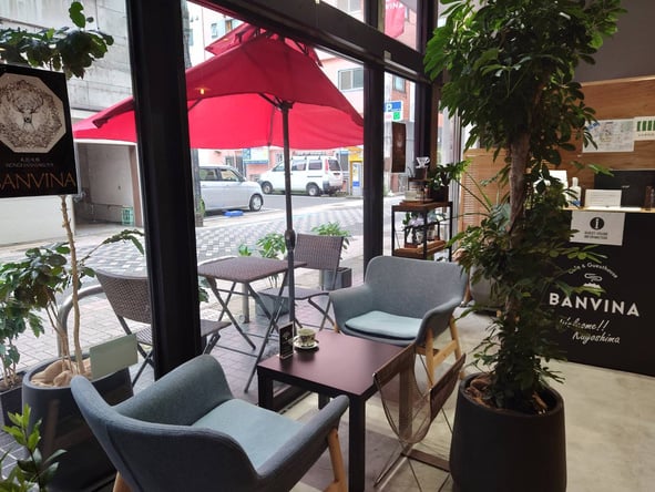 CafeBANVNA 窓際席